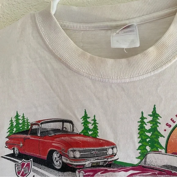 Graphic T-shirt - Picture 10 of 13